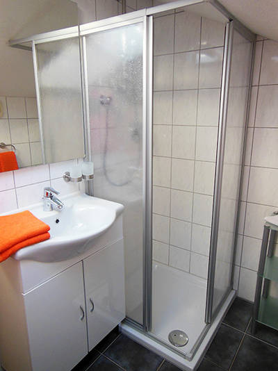 Dusche in der Ferienwohnung 4 im Ferienhaus Sporer